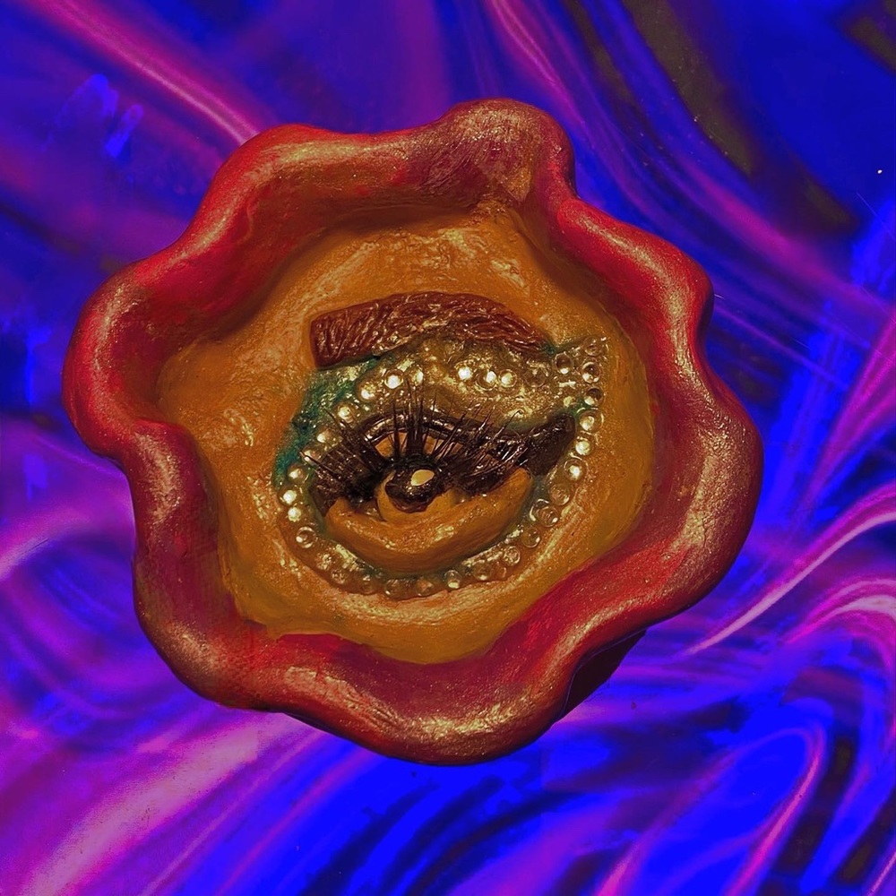 MADDY PEREZ -EYE MAKEUP CLAY JEWLERY HOLDER